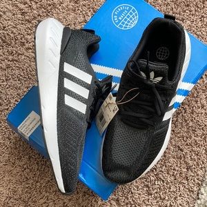 Adidas swift run 22 black grey white mens 10.5 NIB